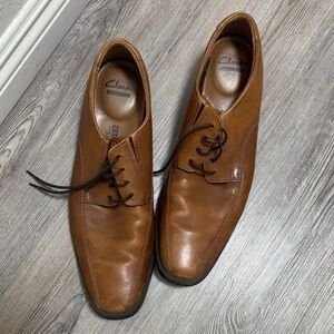 Clarks Men's Tan Leather Oxfords
